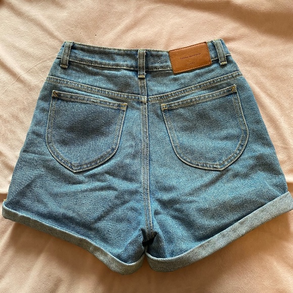 Zara Medium Wash High Waisted Shorts - Picture 2 of 3